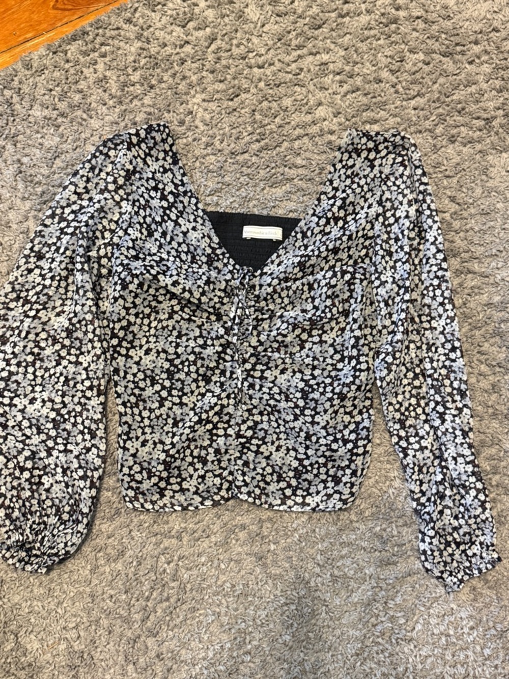 Abercrombie & Fitch Black and White Floral Ruched Long-Sleeve Top